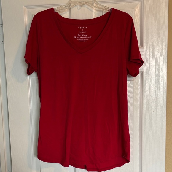 Torrid women’s red V neck short sleeve t-shirt size 1/1X - Picture 1 of 8